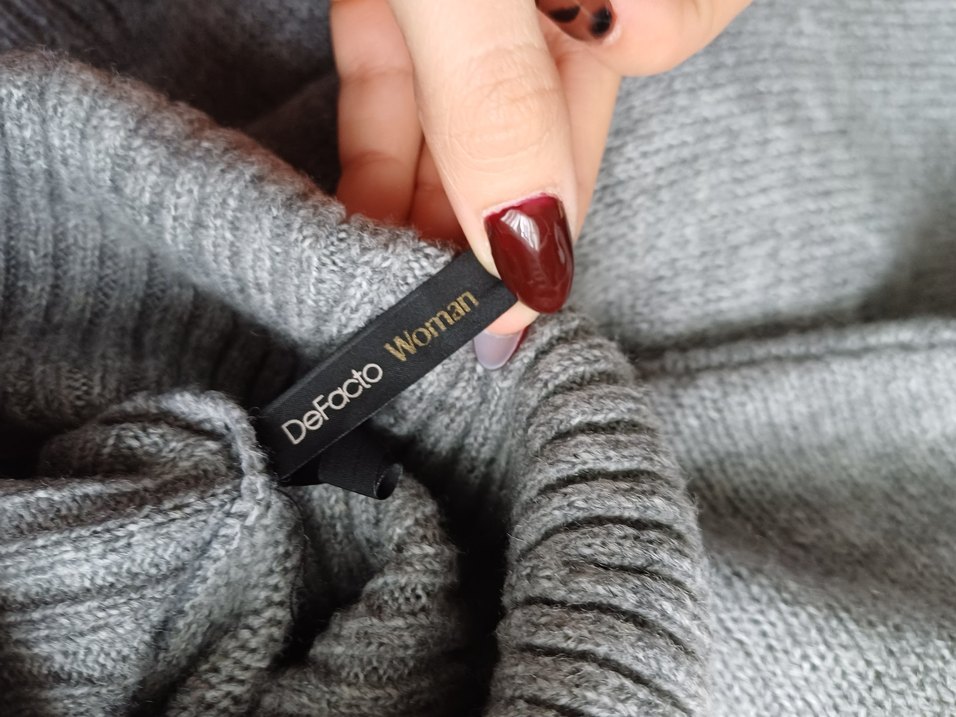 Gri Boğazlı Kadın Yün Kazak - Görsel 2