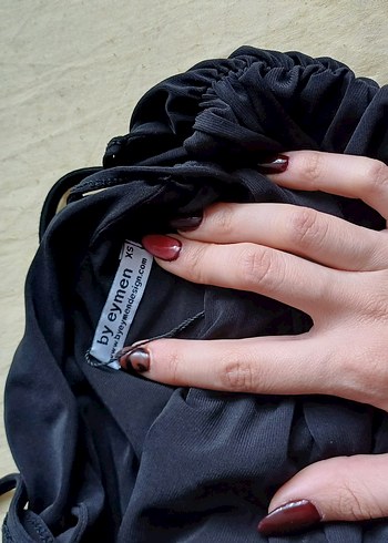 Drapeli siyah elbise - Görsel 3