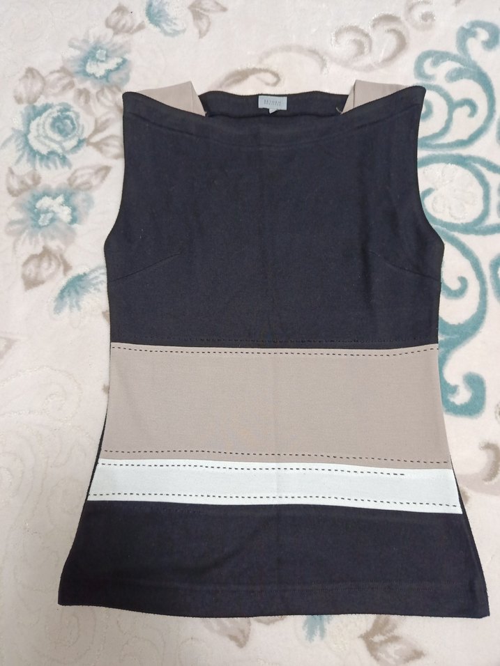 Gri Kemer Detaylı Kadın Kolsuz Bluz - Görsel 2