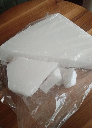 4 kg mum parafini ve 4 metre mum fitili hediye