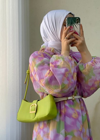 Uzun kollu çiçekli tesettür elbise - Görsel 2