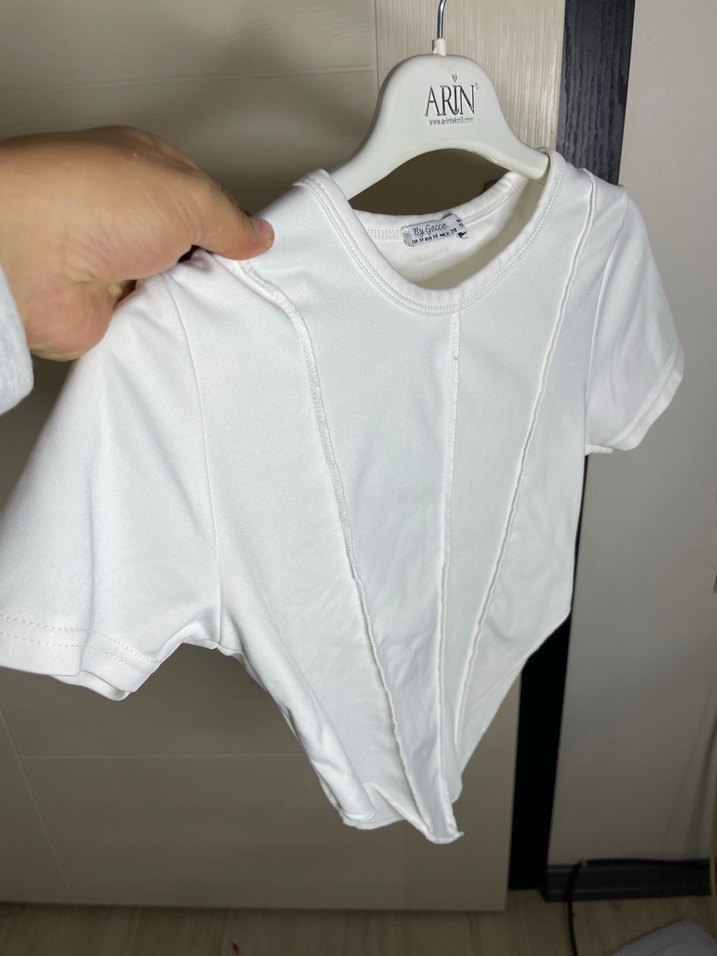 Beyaz Pamuklu Dar Kesim Tişört - Görsel 3