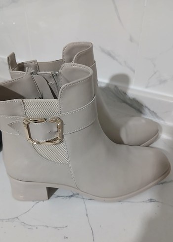 zara 39