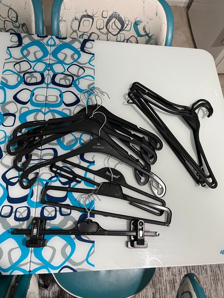 Siyah Plastik Askılar - Görsel 2