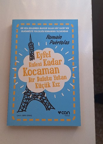 Eyfel Kulesi Kadar Kocaman Bir Bulutu Yutan Küçük Kız
