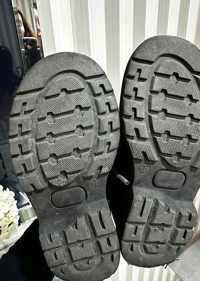 Siyah bot - Görsel 4