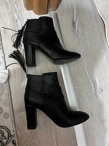 37 Beden Zara bot