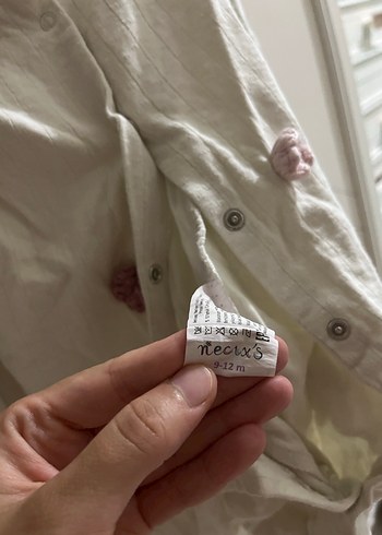 Düğmeli Beyaz Nakışlı Bebek Kız Tulum - Görsel 3