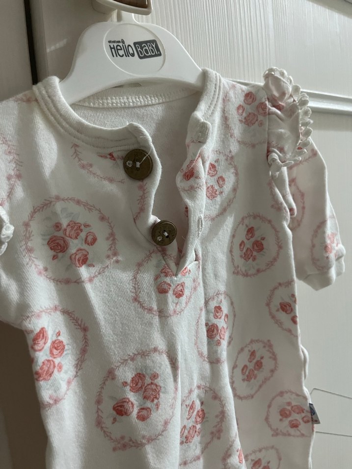 Düğmeli Beyaz Desenli Bebek Tulum - Görsel 2