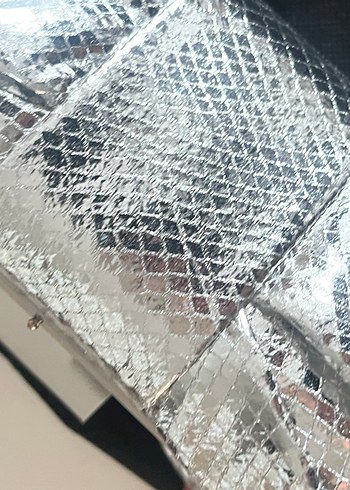 Beyaz Yılan Derisi Desenli Metal Tokalı Kadın El Çantası - Görsel 8