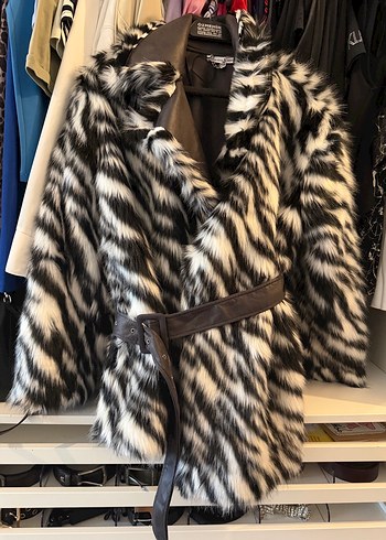 Siyah Beyaz Zebra Desenli Kısa Suni Kürk - Görsel 3