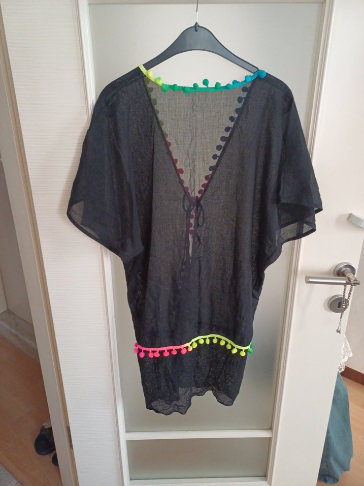 ponponlu siyah plaj elbisesi - Görsel 5