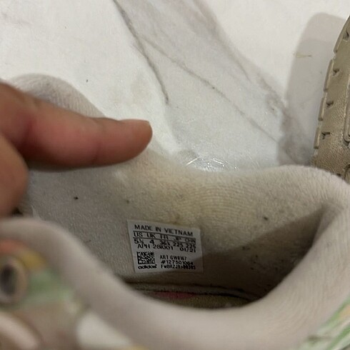 37,5 Beden Adidas spor ayakkabı