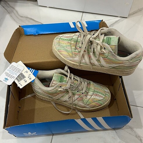 Adidas spor ayakkabı