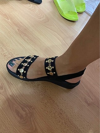 39 Beden siyah Renk Siyah Gold Metal Detaylı Sandalet