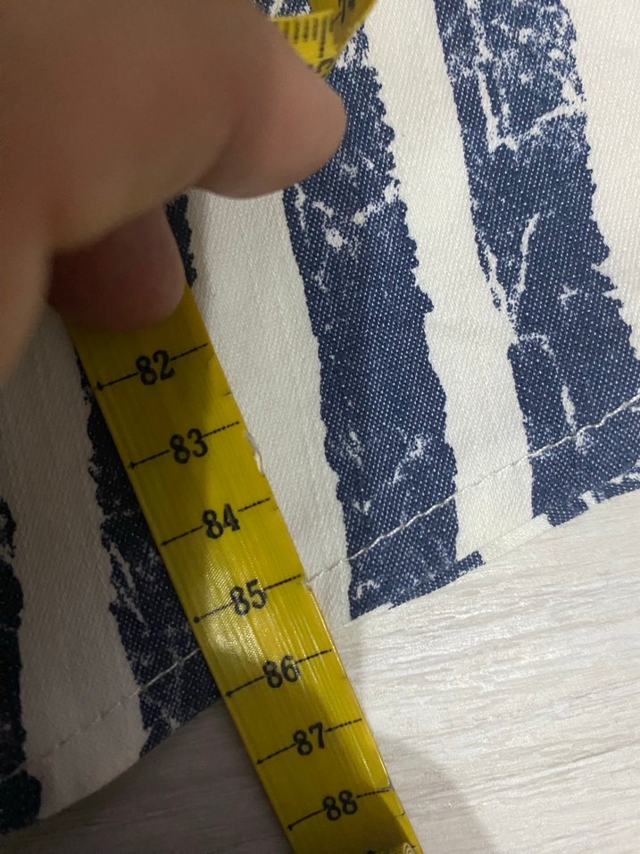 V Yaka Pileli Lacivert Çizgili Midi Elbise - Görsel 4