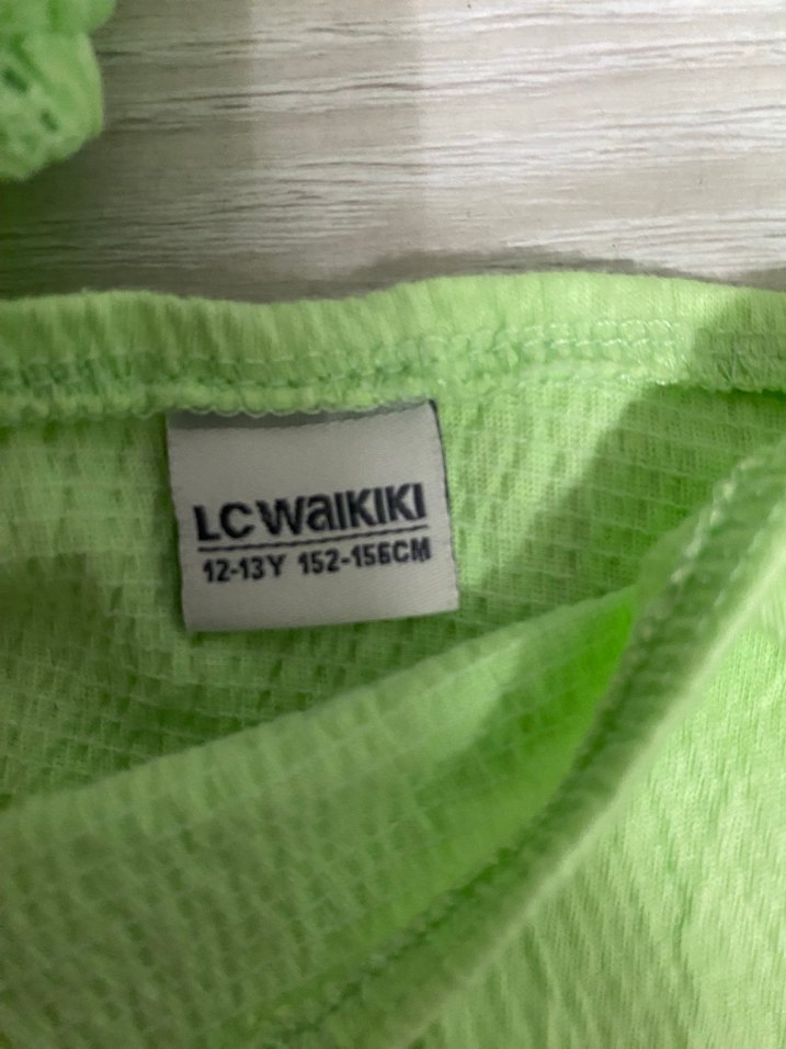 Yeşil Kolsuz Fırfırlı Bluz - Görsel 2