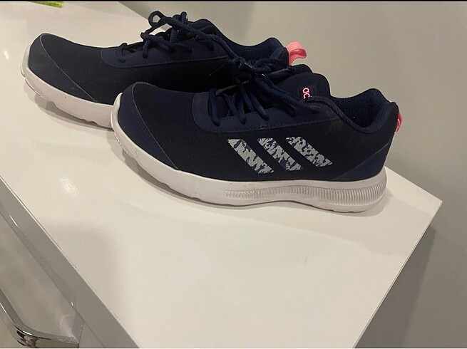 36,5 Beden Adidas spor ayakkabı
