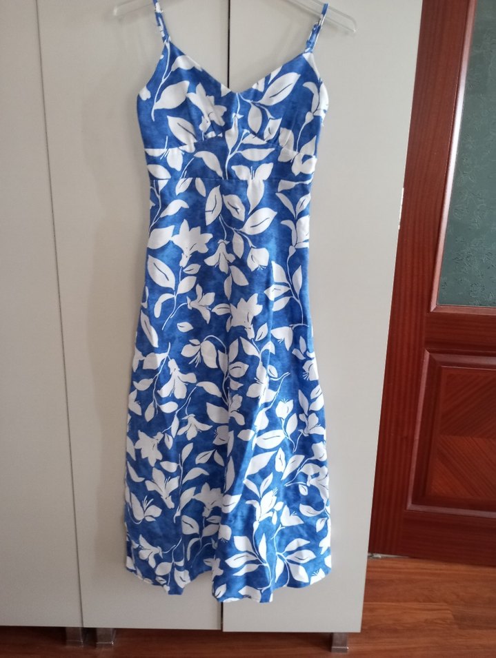 Mavi Beyaz Desenli Uzun Askılı Elbise - Görsel 4