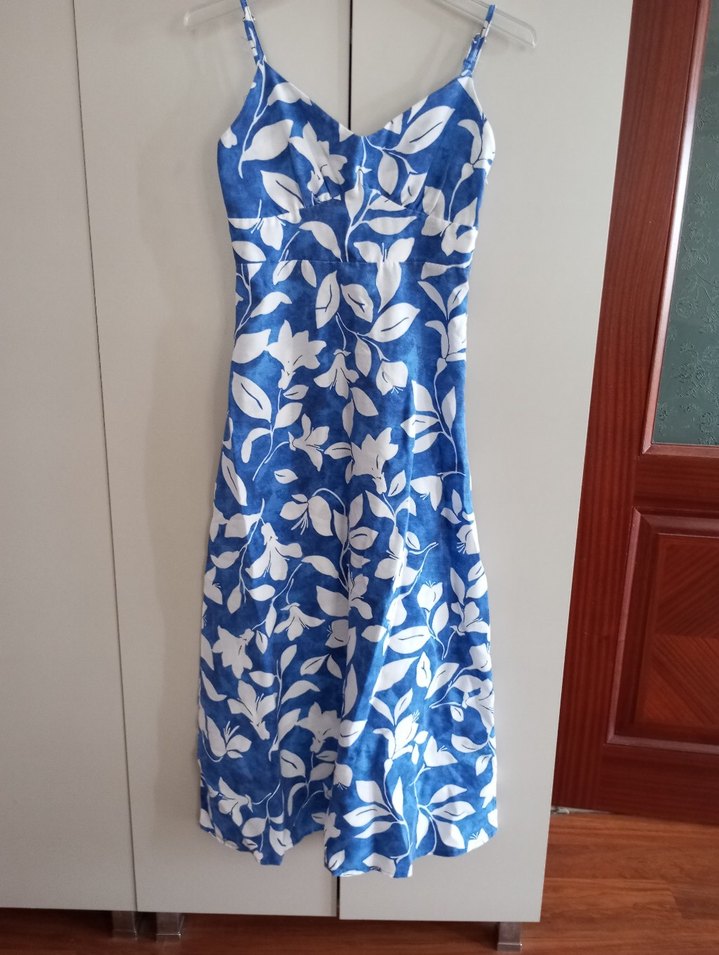 Mavi Beyaz Desenli Uzun Askılı Elbise - Görsel 3