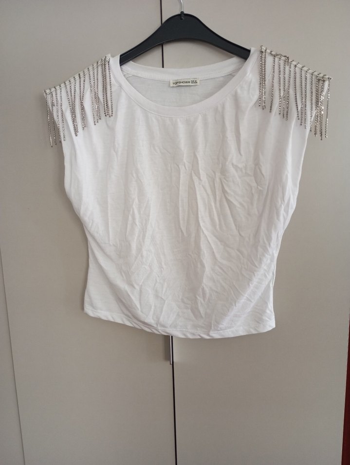 Omuzları Payetli Kısa Kollu Beyaz Bluz - Görsel 3