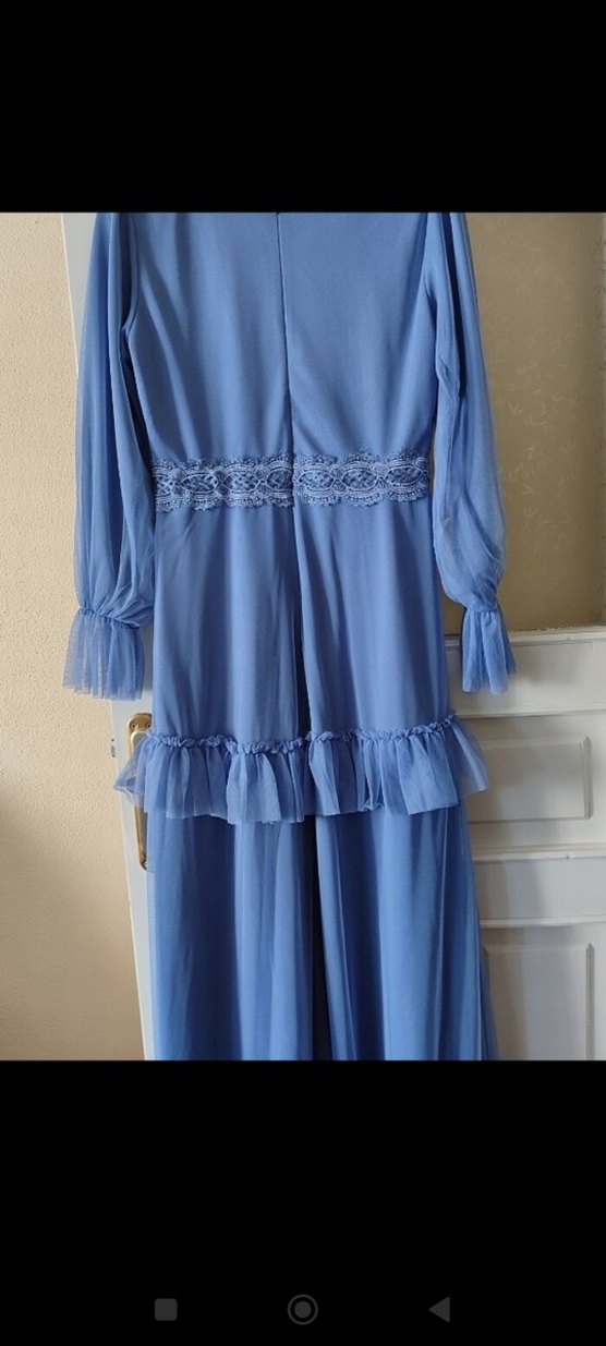 Mavi Uzun Kollu Fırfırlı Nakışlı Elbise - Görsel 3