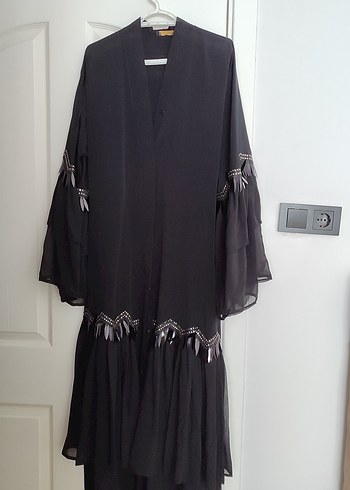 Siyah V Yaka Uzun Kollu Fırfırlı abaya - Görsel 3
