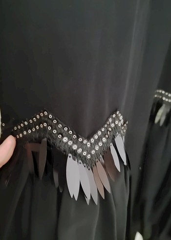 Siyah V Yaka Uzun Kollu Fırfırlı abaya - Görsel 5
