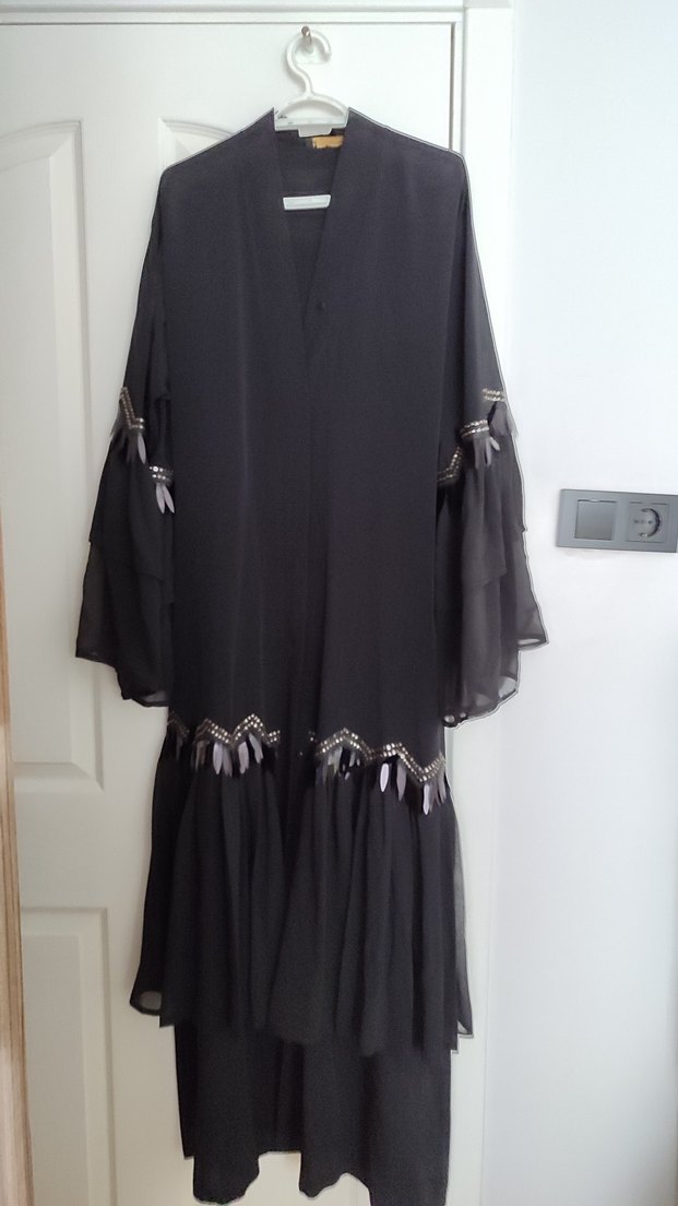 Siyah V Yaka Uzun Kollu Fırfırlı abaya - Görsel 2