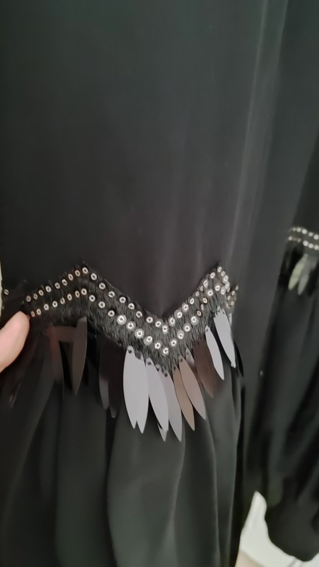 Siyah V Yaka Uzun Kollu Fırfırlı abaya - Görsel 5