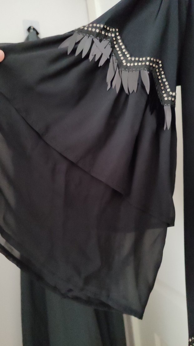 Siyah V Yaka Uzun Kollu Fırfırlı abaya - Görsel 4