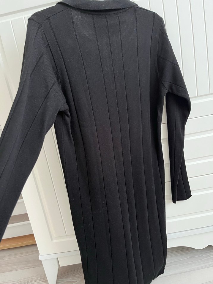 V Yaka Siyah Uzun Kollu Pilili Elbise - Görsel 3