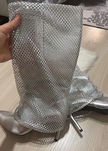 40 Beden Bershka Parlak Taşlı Gri Metalik Stiletto Topuklu Kadın Çizme