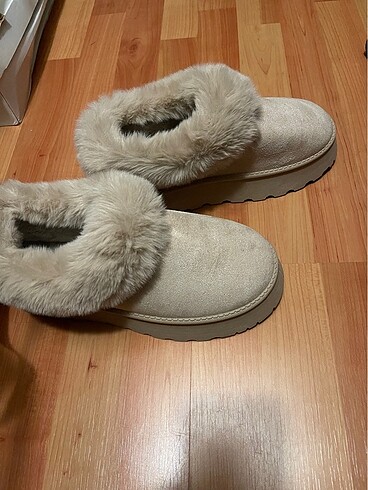 Ugg tarzı bot