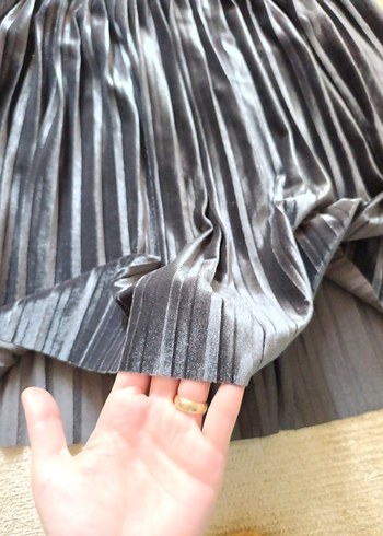 Kız Çocuk Pilili gri Etek 12 yaş ama ben s beden olduğum için - Görsel 4