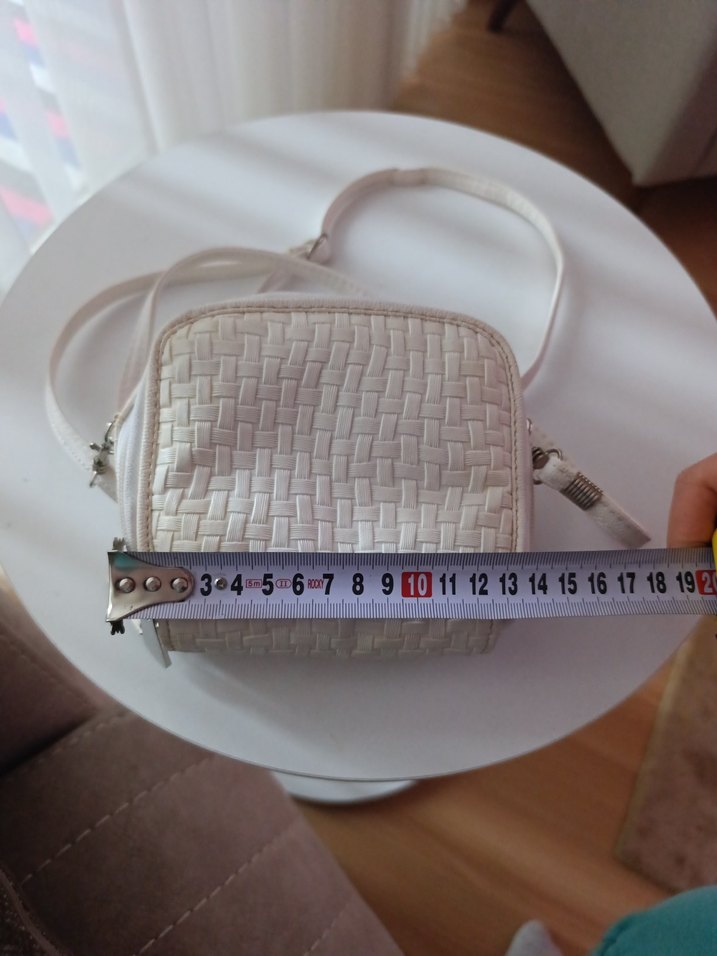 Beyaz Fermuarlı Kadın cüzdan yada çanta olarak kullanılabilir - Görsel 2