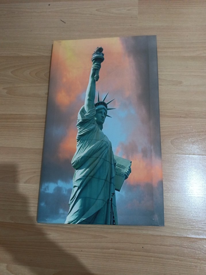 Gri Özgürlük Heykeli Figür - Görsel 2