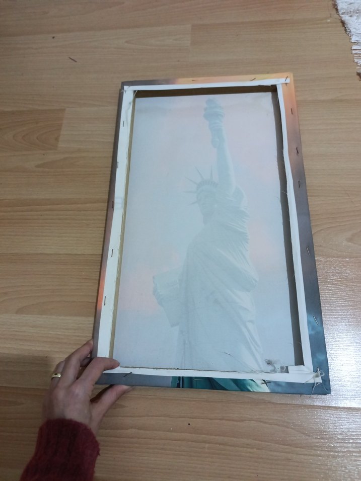 Gri Özgürlük Heykeli Figür - Görsel 3