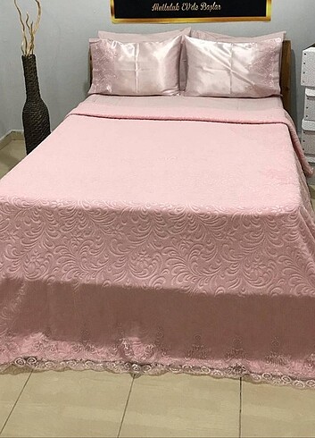 Lux Fransız Gupurlu Battaniye seti