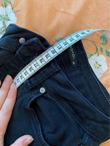 34 Beden siyah Renk trendyol milla skinny kesik paça jean