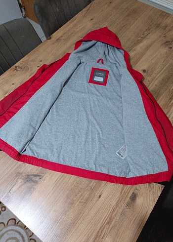 LCW Erkek cocuk Kırmızı Kapüşonlu Fermuarlı Yağmurluk - Görsel 3