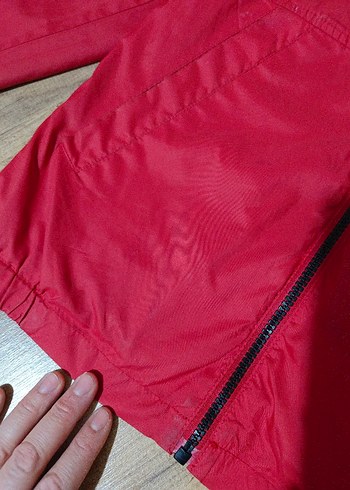 LCW Erkek cocuk Kırmızı Kapüşonlu Fermuarlı Yağmurluk - Görsel 6