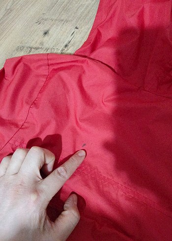 LCW Erkek cocuk Kırmızı Kapüşonlu Fermuarlı Yağmurluk - Görsel 5