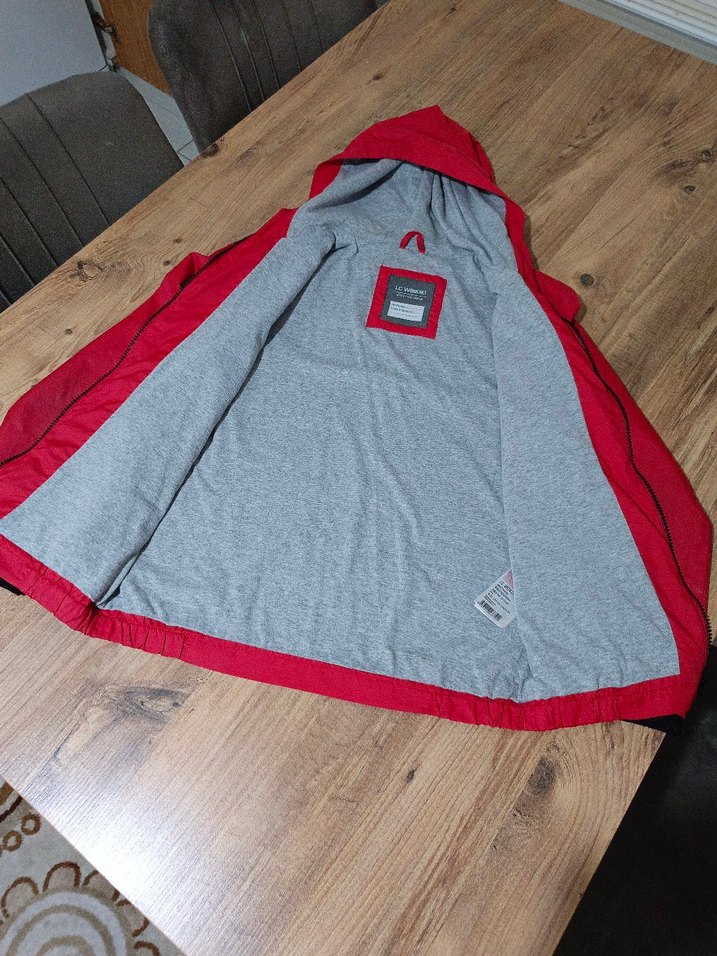 LCW Erkek cocuk Kırmızı Kapüşonlu Fermuarlı Yağmurluk - Görsel 3