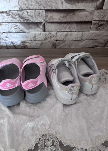 26 Beden Kız Çocuk Gri Sneaker Velcro Bağcıklı Adidas