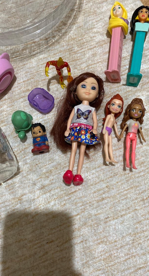 2 adet peluş ve Renkli Karışık Oyuncak Seti 1 adet barbie tarak - Görsel 4