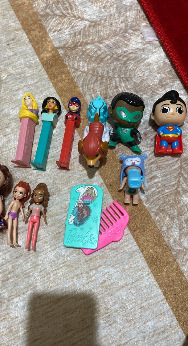 2 adet peluş ve Renkli Karışık Oyuncak Seti 1 adet barbie tarak - Görsel 3