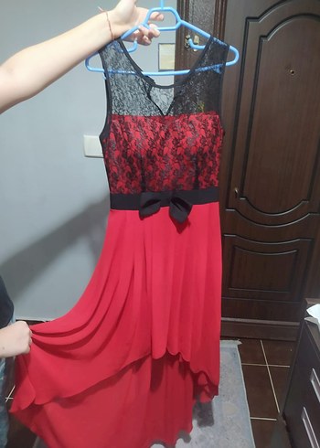 38 Beden Diger Kırmızı Midi Dantel Detaylı Straplez Elbise