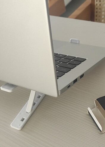 Laptop standı