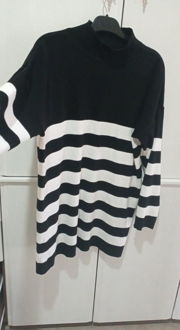 Uzun Kollu Siyah-Beyaz Çizgili Triko Kazak - Görsel 4